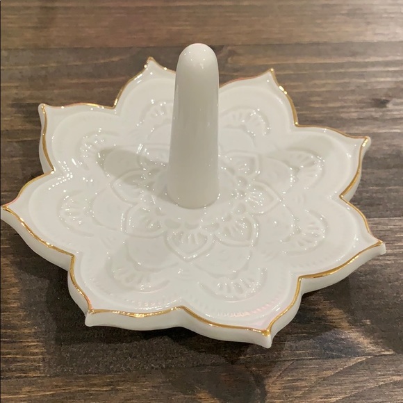 Accessories - NWT flower mandala ring dish
